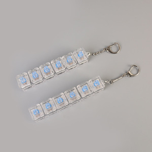 Msiches Keycaps: <span class=keywords><strong>Portachiavi</strong></span> Fidget a LED con Design Personalizzato, a Forma di Tastiera, Multicolore, con Effetto Click - Product Image 6