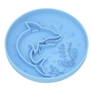 Nouveau <span class=keywords><strong>bol</strong></span> de nourriture lente en silicone durable pour animaux de compagnie sans BPA avec ventouse <span class=keywords><strong>bol</strong></span> de nourriture lente en silicone en forme de requin rond pour chien et chat - Product Image 3