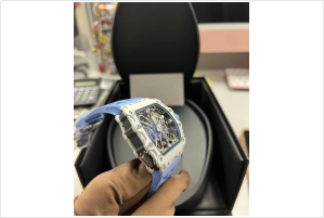 High-quality luxury designer fully automatic mechanical <b>watch</b> with sapphire crystal <b>case</b> - same design for both men and women - Product Image 2