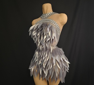 เดรสสั้นประดับขนนกสำหรับผู้หญิง - เดรสปาร์ตี้รัดรูปผ้าตาข่ายซีทรูประดับคริสตัลที่คอ  แฟชั่นชุดราตรี - Product Image 6