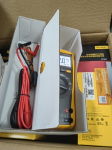 Multimètre professionnel FL UKE 179C True RMS haute précision 1000V 10A (0,5% + 3) avec indicateur de batterie faible et affichage numérique - Product Image 6