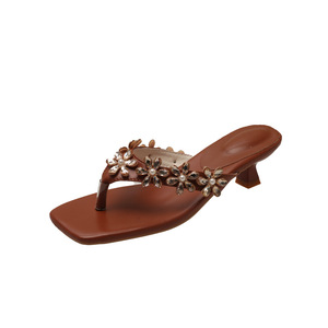 2025 estivo Outwear con strass a punta quadrata Sexy pantofole a tacco basso da <span class=keywords><strong>donna</strong></span> nuovo arrivo taglie forti <span class=keywords><strong>sandali</strong></span> infradito eleganti <span class=keywords><strong>43</strong></span> - Product Image 6