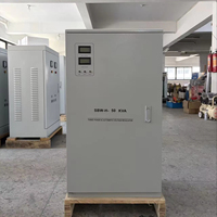 Stabilisateur de tension servo (SVC) triphasé 50 kVA haute précision 1 %, régulateur de tension automatique robuste AC 50/60 Hz pour usine