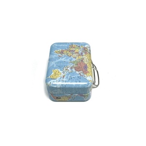 Boîte en fer blanc mini rectangulaire portable en forme de sac à main, en matériaux recyclés écologiques, motif carte, boîte de rangement scellée - Product Image 5