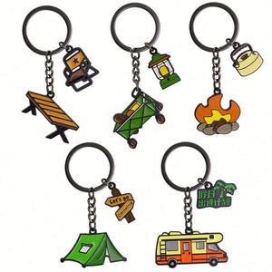 Llavero de metal personalizable con diseño de tienda de campaña de dibujos animados, pequeño colgante para autobús de viaje, RV, equipo de camping, ideal para vacaciones - Product Image 5