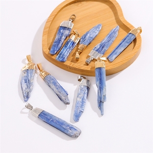 Collar con <span class=keywords><strong>Colgante</strong></span> <span class=keywords><strong>de</strong></span> Cuarzo Cristalino Natural Irregular al por Mayor, Bañado en Oro, con Dije <span class=keywords><strong>de</strong></span> Amatista y <span class=keywords><strong>Turmalina</strong></span> Negra - Product Image 6