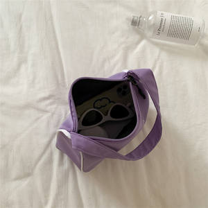 กระเป๋าไนลอนใหม่ที่มีชื่อเสียงทางอินเทอร์เน็ตของผู้หญิงที่นิยมมากเฉพาะรักแร้/ไหล่กระเป๋าถืออุปกรณ์เสริมที่ทันสมัยเป็นมิตรกับสิ่งแวดล้อม - Product Image 2