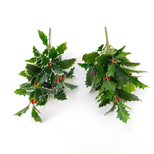 شجرة هولي اصطناعية خضراء مع توت أحمر للزينة الداخلية في المنزل وحفلات الزفاف وأعياد الميلاد، ديكور صديق للبيئة - Product Image 1