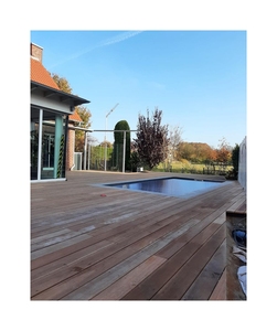 Terraza de madera natural duradera de teca de Guyana para piscina - Product Image 1