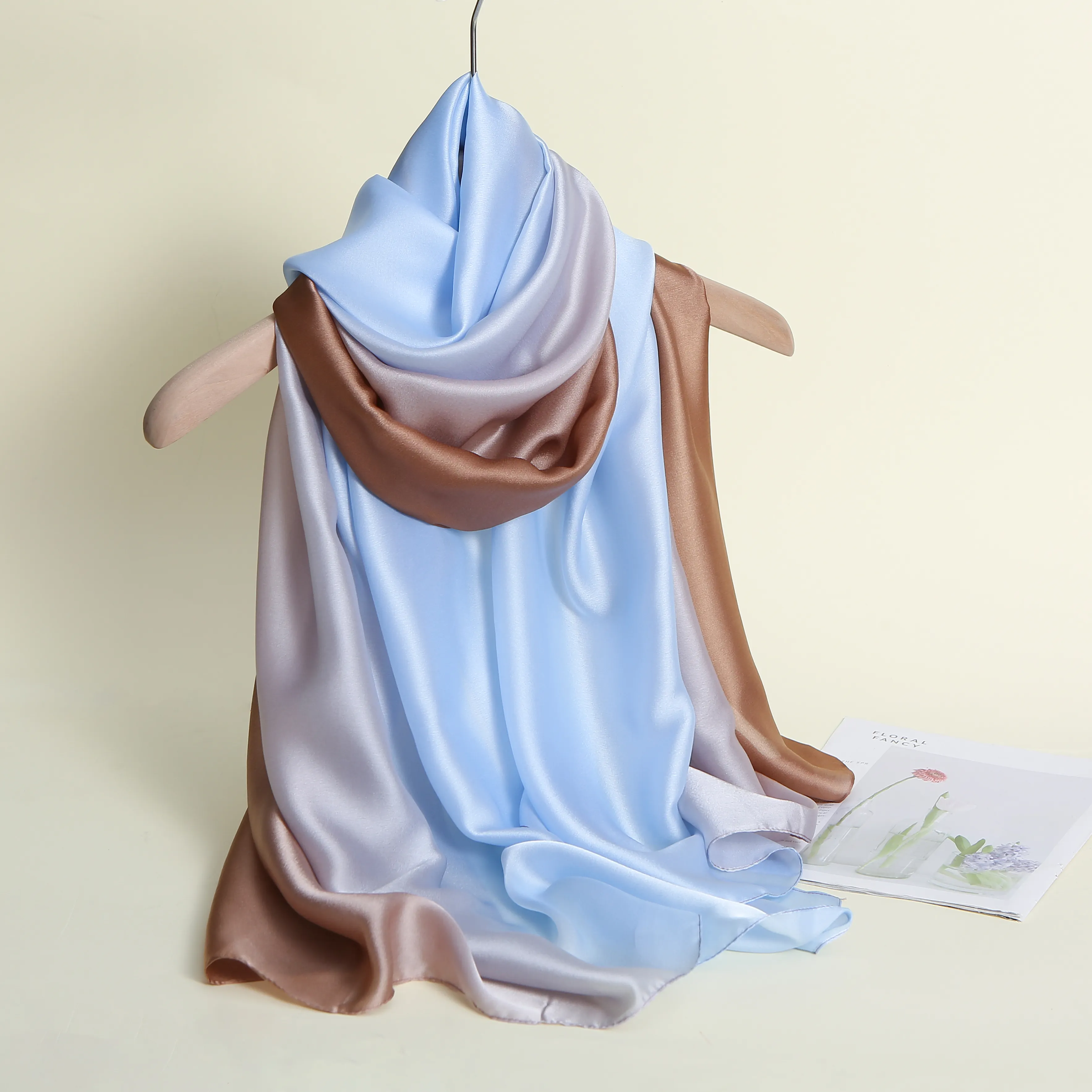Venta al por mayor 2024 Mujer Bufandas de seda 90*180 cm Color degradado Impresión larga Satén Chales Bufanda para las mujeres