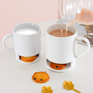 Taza de cerámica creativa con soporte para galletas, taza blanca de color sólido para café, té y bebidas, con asa, hecha a medida. - Product Image 1