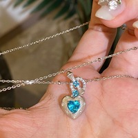 Parure de bijoux de niche de luxe rétro en aquamarine avec pendentif abeille et pampilles, comprenant boucles d'oreilles, bague et collier