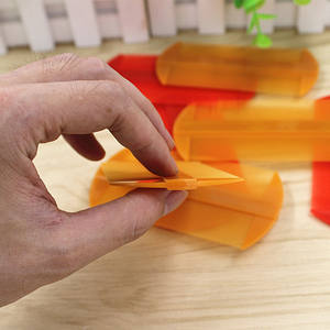 Peines pequeños al por mayor por un yuan, peines de plástico de doble cara en caja, peines para eliminar piojos por dos yuanes en puestos callejeros. - Product Image 1