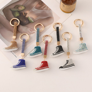 LLavero con abalorio de zapatilla de deporte con diamantes de imitación, cadena con incrustaciones de cristal, bolso de lona para mujer, llavero colgante de regalo de recuerdo - Product Image 3