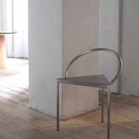 Chaises de salle à manger triangulaires en métal nordique, comptoirs de bar portables en argent et chaises de salle à manger créatives pour maisons d'hôtes, chaises d'extérieur