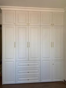 Armario Clásico Blanco con Amplio Espacio de Almacenamiento, Construcción de Madera Maciza para la Organización del Dormitorio del Hogar - Product Image 4