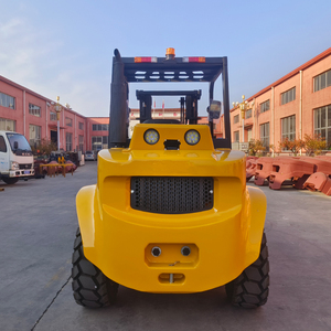 Chariot élévateur tout-terrain 4x4 de 3,5 tonnes, hauteur de levage 4 mètres, idéal pour les applications extérieures dans les entrepôts de boiseries, les ports et les chantiers de construction - Product Image 5