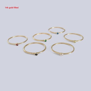 Anillos solitarios delicados de circonita de 2 mm con relleno de oro de 14k estilo americano para mujer - Product Image 2
