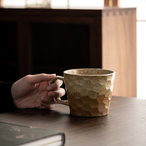 Taza de café de cerámica marcada pellizcada a mano con esmalte reactivo de cerámica MOQ inferior - Product Image 2