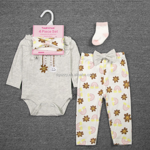 Set di Abbigliamento per Neonata, 4 Pezzi Carini da <span class=keywords><strong>6</strong></span> a 9 <span class=keywords><strong>Mesi</strong></span>, Body a Maniche Lunghe e Pantaloni con Calzini, Vendita all'Ingrosso - Product Image 1