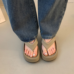 Foreign Trade Cross-border Platform Thick-soled Flip-flops Women's Summer New Outfit Clip-on Wedge Heel Sandals - Product Image 2