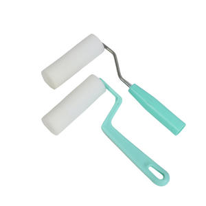 Pinceau à rouleau de peinture blanc à base d'eau de qualité industrielle de 4 pouces haute densité sans angle mort en polyester durable - Product Image 1