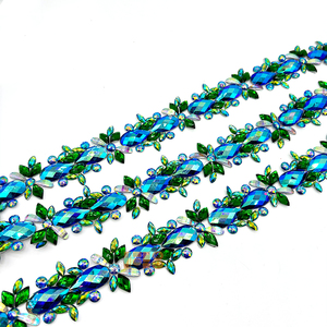 Décorations thermocollantes en résine et pierre sur le thème vert de la Saint-Patrick pour costumes de carnaval Tobago Carnival 2026 - Product Image 1