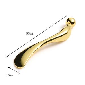 Masajeador Facial y de Cuello con Diseño Único de Logotipo de Marca, Masajeador de Ojos de Metal Dorado - Product Image 4