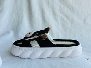 Ciabatte Nere con Stampa Mucca da Donna, in Peluche, Punta Aperta, Suola in EVA Ammortizzata, Per Tutte le Stagioni, Taglie 36-41 - Product Image 6