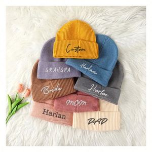 Este gorro cálido permite que agregues tu logotipo favorito para marcas, clubes o nombres, frases o texto personalizado para que sea exclusivo. - Product Image 1