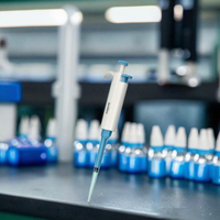 Pistolet à pipette numérique réglable 20ul-200ul Micropipette liquide en plastique à canal unique avec embouts manuels pour une utilisation en laboratoire