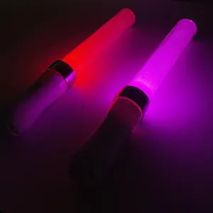 Yeni gelen yüksek kaliteli renkli parıltılı ışıltı sopa Led ışık Up Glow değneklerini konser parti Favor