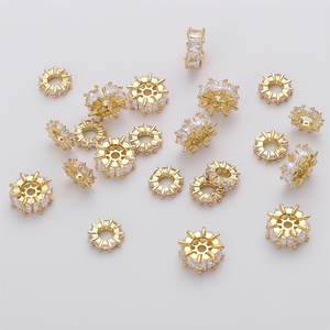 Fournisseurs <span class=keywords><strong>de</strong></span> <span class=keywords><strong>bijoux</strong></span> Yiwu cuivre plaqué or 14K carré Zirconium grand trou roue entretoise <span class=keywords><strong>perles</strong></span> <span class=keywords><strong>pour</strong></span> colliers à faire soi-même fabrication <span class=keywords><strong>de</strong></span> bracelets - Product Image 6