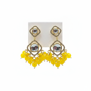 Pendientes Colgantes de Moda con Cuentas y Piedras Kundan Amarillas Chapadas en Oro de Jewelemarket - Product Image 2