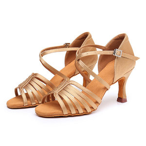 Zapatos de <span class=keywords><strong>baile</strong></span> de Salsa modernos de salón de <span class=keywords><strong>baile</strong></span> de suela blanda de satén Latino para mujer con tacones de 5,5 cm/7,5 cm/8,5 cm nuevo diseño duradero - Product Image 2