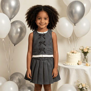 Conjunto de 2 Piezas para Niñas: Chaleco sin Mangas con Cuello Halter y Nudo Chino, Minifalda Plisada con Cintura Elástica y Bolsillos, Estilo Preppy Casual - Product Image 1