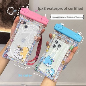 กระเป๋าโทรศัพท์กันน้ำเรืองแสงในที่มืด ลายการ์ตูน พร้อมถุงลมนิรภัย หน้าจอสัมผัส 3 ชั้น ระดับดำน้ำ 8 ปรับแต่งได้สำหรับโทรศัพท์มือถือขนาด 7.2 นิ้ว - Product Image 1