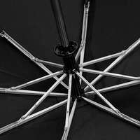 Parapluie pliant en trois sections, style professionnel, avec baleines en aluminium, bande réfléchissante sans PFAS, poignée en plastique, ouverture automatique, imperméable