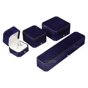 Caja de Joyería de Terciopelo Rojo Premium con Logotipo Personalizado para Juego de Joyería de Lujo al por Mayor, Collar, Pulsera, Pendientes y Anillo - Product Image 3