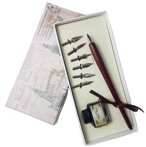 Set di penne In legno per <span class=keywords><strong>calligrafia</strong></span> Set di 6 <span class=keywords><strong>pennini</strong></span> In 1 inchiostro stazionario Set di penne regalo - Product Image 1