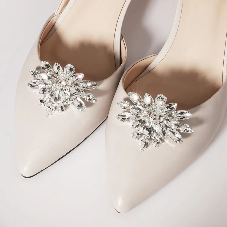 新しいガラスラインストーンバックル取り外し可能な女性の結婚式のファッションハイヒールの靴クリップブライダル靴アクセサリー