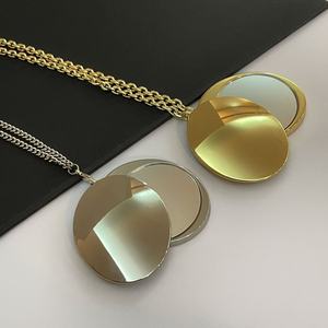 Gương trang điểm mini gấp gọn có logo tùy chỉnh, tiện dụng cho nữ, kèm dây đeo - Product Image 5