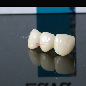 Couronne <span class=keywords><strong>monolithique</strong></span> de <span class=keywords><strong>zircone</strong></span> dentaire en céramique complète alliant force et beauté personnalisée par China Dental Lab - Product Image 1