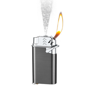 Encendedor de broma con forma de pistola de agua, con llama y chorro, para bromas y regalos - Product Image 1