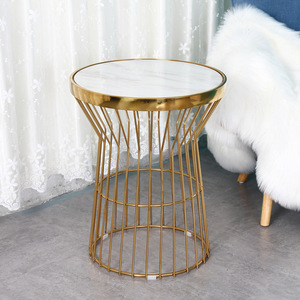 <span class=keywords><strong>Table</strong></span> basse <span class=keywords><strong>ronde</strong></span> moderne avec base en piédestal noir ou en <span class=keywords><strong>laiton</strong></span>, plateau en marbre blanc/arrière, personnalisable avec anneau en <span class=keywords><strong>laiton</strong></span> - Product Image 3