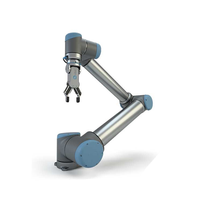 Petit bras robotique industriel UR5, robot collaboratif universel, robot automatique de préhension et de placement