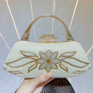 Bolso de Mano de Lujo Retro 2025 con Perlas y Diamantes, Nuevo Bolso de Moda con Flores y Pedrería para Mujer, Bolso de Alta Gama para Banquetes - Product Image 3