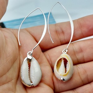 Boucles d'oreilles classiques en forme de coquillage de plage plaquées or, bijoux d'été en forme de conque et d'escargot - Product Image 2
