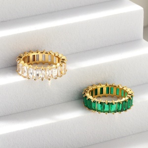 แหวนสแตนเลสสตีลชุบทอง 18k ประดับด้วยเพชรสังเคราะห์สีขาวเขียวทรงลูกบาศก์ ดีไซน์สวยงาม กันน้ำ เหมาะสำหรับผู้หญิง แฟชั่นทันสมัย - Product Image 6