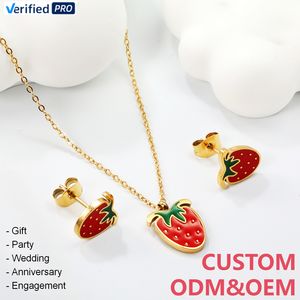 CAIOOCHE Juego <span class=keywords><strong>de</strong></span> Joyería <span class=keywords><strong>de</strong></span> Acero Inoxidable, Moderno y Elegante, Chapado en Oro, con Diseño <span class=keywords><strong>de</strong></span> Fresa, Collar y Aretes, Regalo para el Día <span class=keywords><strong>de</strong></span> la Madre - Product Image 1